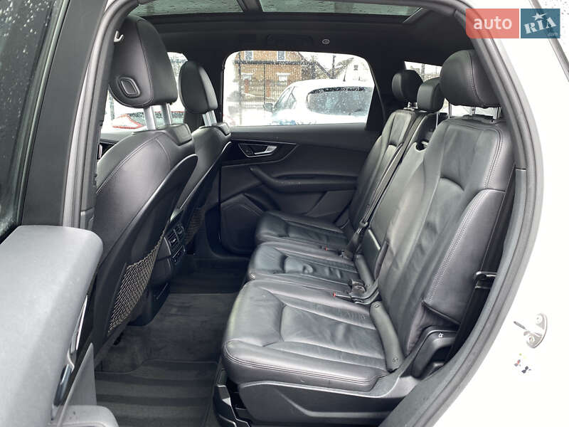 Внедорожник / Кроссовер Audi Q7 2016 в Луцке