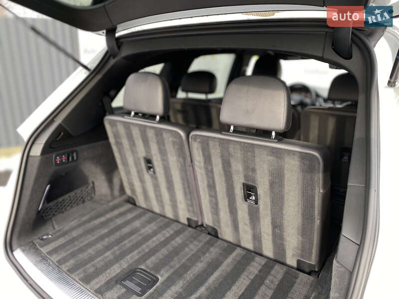 Внедорожник / Кроссовер Audi Q7 2016 в Луцке