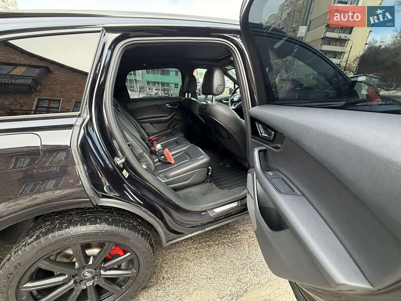 Позашляховик / Кросовер Audi Q7 2016 в Києві фото 10 Позашляховик / Кросовер Audi Q7 2016 в Києві