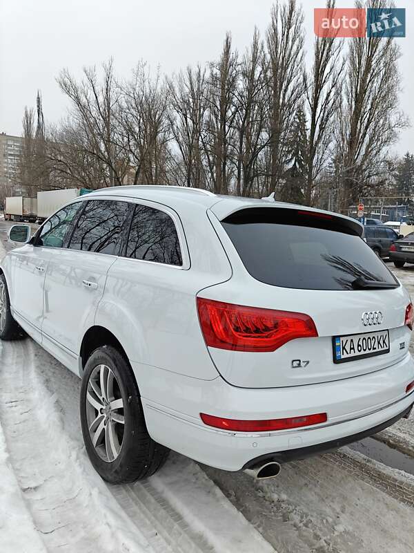 Позашляховик / Кросовер Audi Q7 2015 в Києві