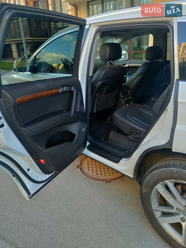 Позашляховик / Кросовер Audi Q7 2015 в Києві