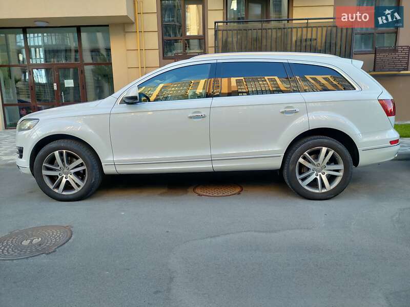 Позашляховик / Кросовер Audi Q7 2015 в Києві