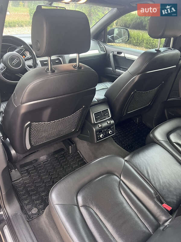 Позашляховик / Кросовер Audi Q7 2015 в Березному