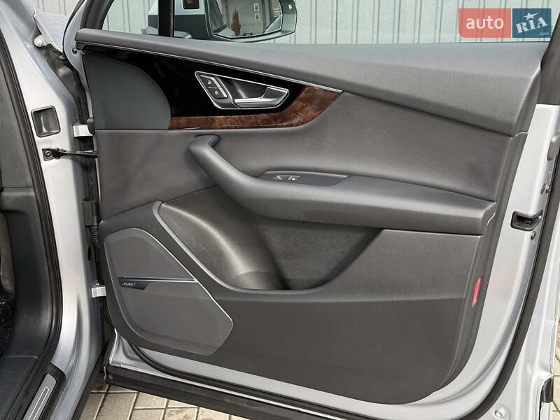 Внедорожник / Кроссовер Audi Q7 2017 в Мукачево