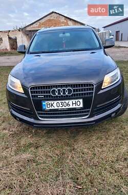 Внедорожник / Кроссовер Audi Q7 2007 в Березному