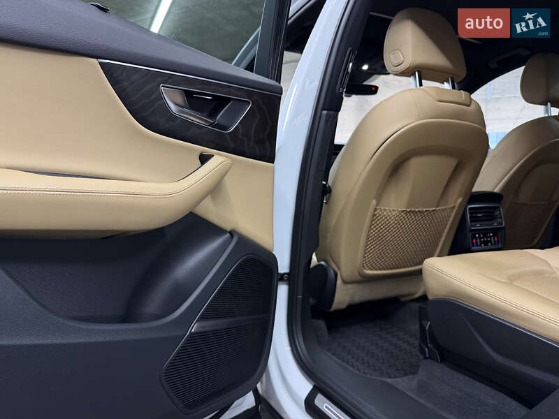 Позашляховик / Кросовер Audi Q7 2021 в Одесі фото 23 Позашляховик / Кросовер Audi Q7 2021 в Одесі
