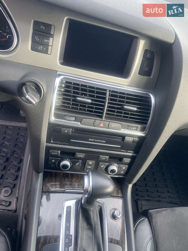 Позашляховик / Кросовер Audi Q7 2015 в Мукачевому