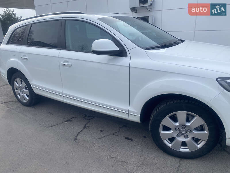 Позашляховик / Кросовер Audi Q7 2015 в Мукачевому