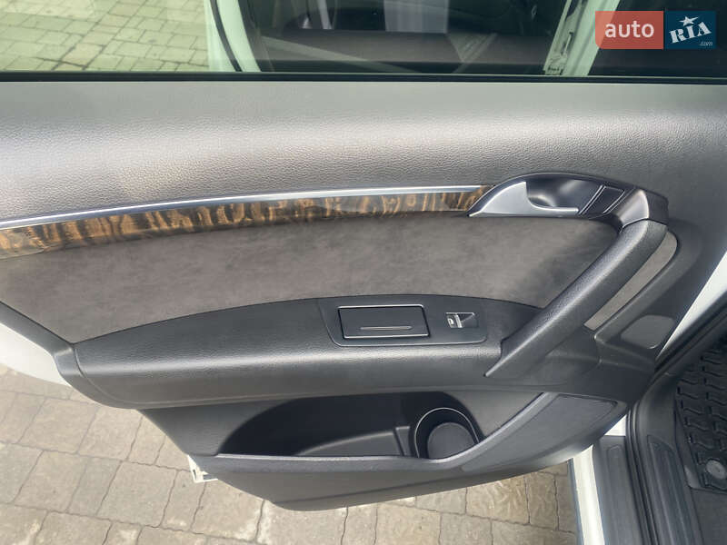 Позашляховик / Кросовер Audi Q7 2015 в Мукачевому