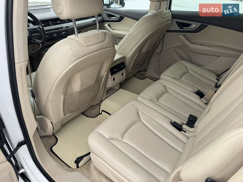 Позашляховик / Кросовер Audi Q7 2016 в Києві фото 17 Позашляховик / Кросовер Audi Q7 2016 в Києві