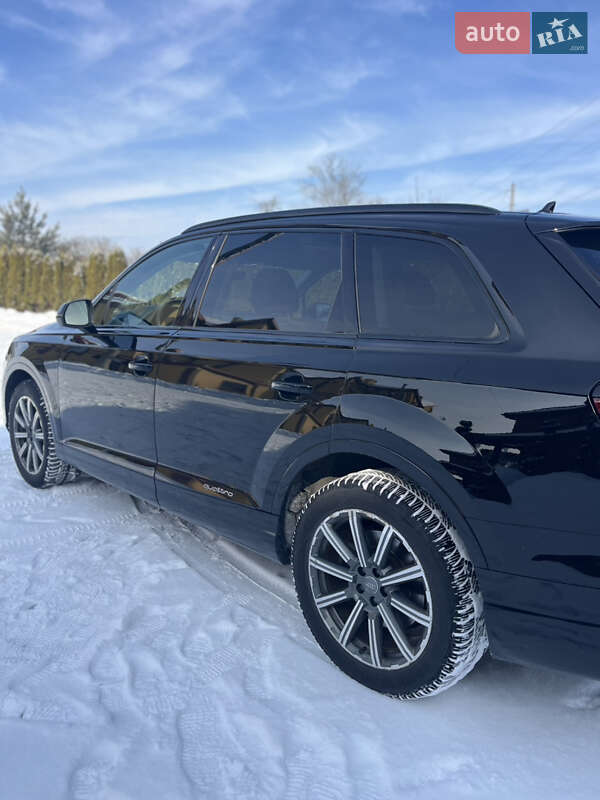 Позашляховик / Кросовер Audi Q7 2016 в Львові