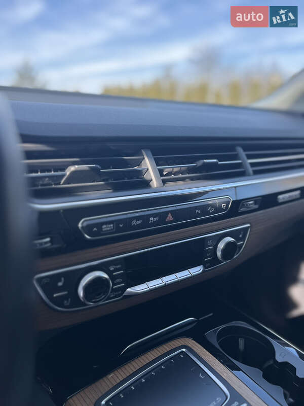 Позашляховик / Кросовер Audi Q7 2016 в Львові