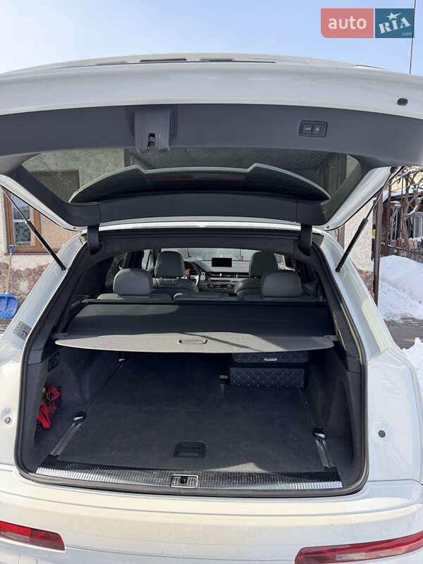 Позашляховик / Кросовер Audi Q7 2017 в Бучачі