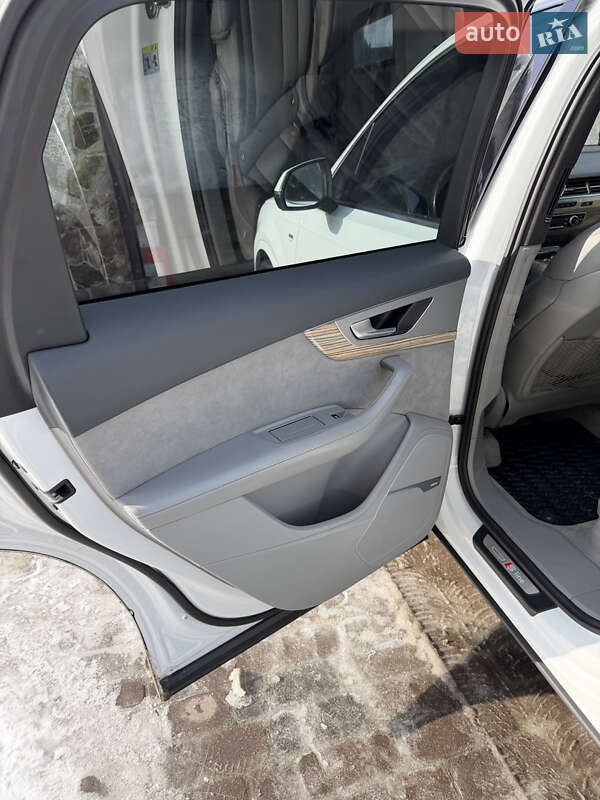 Позашляховик / Кросовер Audi Q7 2017 в Бучачі