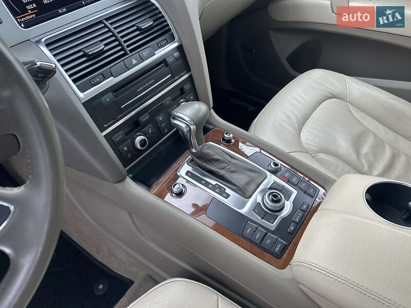 Позашляховик / Кросовер Audi Q7 2012 в Києві