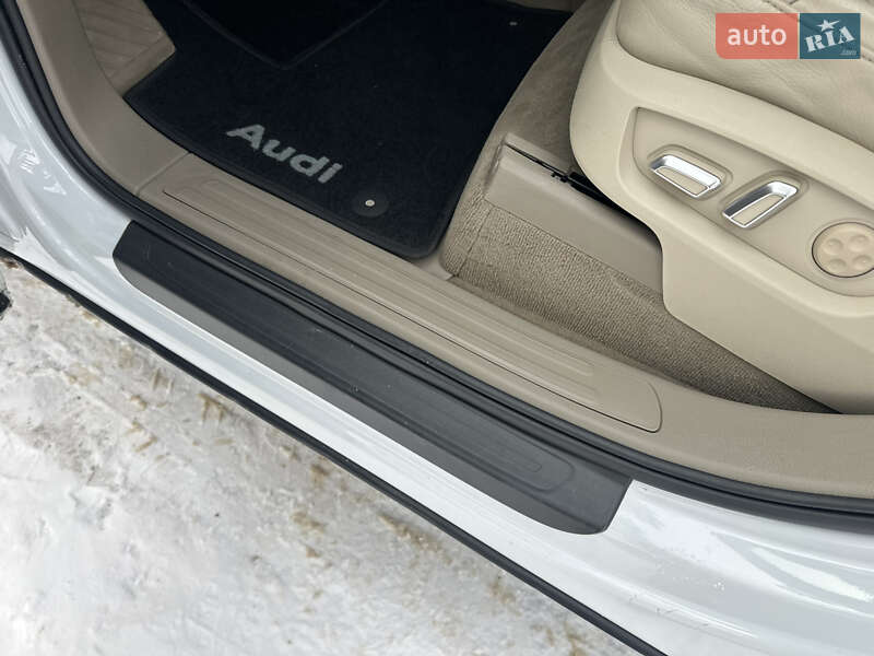 Позашляховик / Кросовер Audi Q7 2012 в Києві