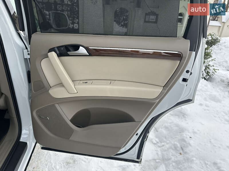 Позашляховик / Кросовер Audi Q7 2012 в Києві