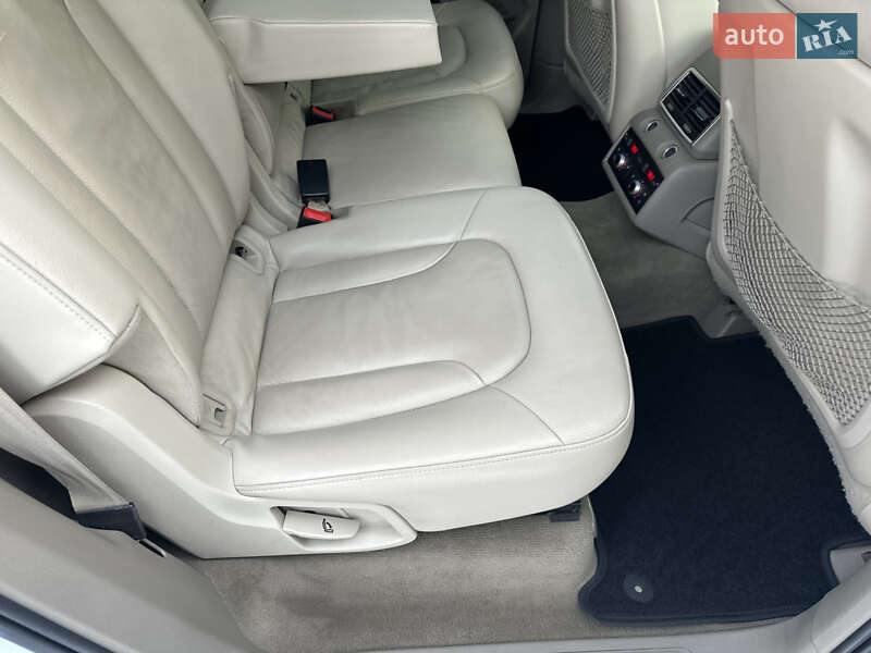 Позашляховик / Кросовер Audi Q7 2012 в Києві