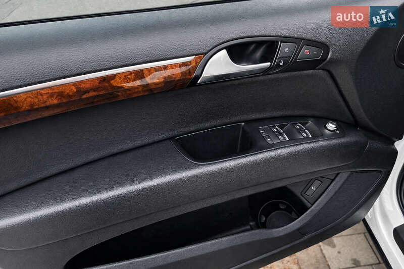 Внедорожник / Кроссовер Audi Q7 2015 в Хусте