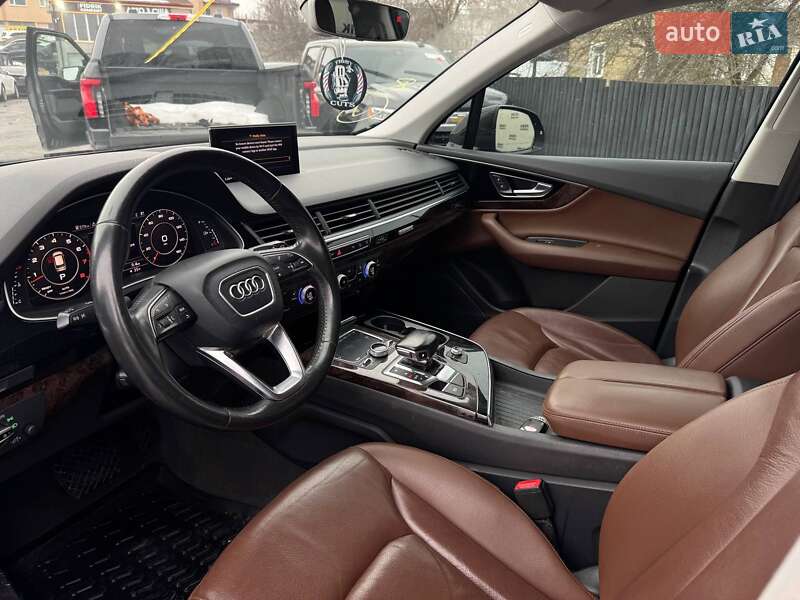 Позашляховик / Кросовер Audi Q7 2016 в Луцьку
