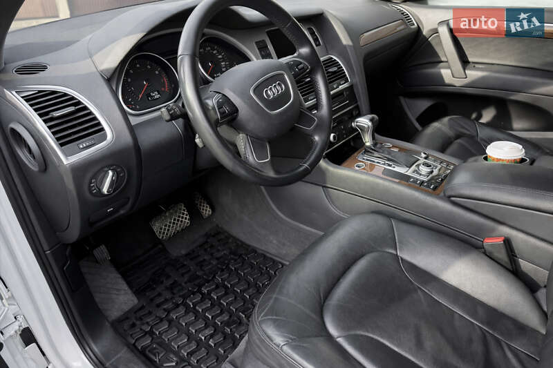 Внедорожник / Кроссовер Audi Q7 2015 в Хусте