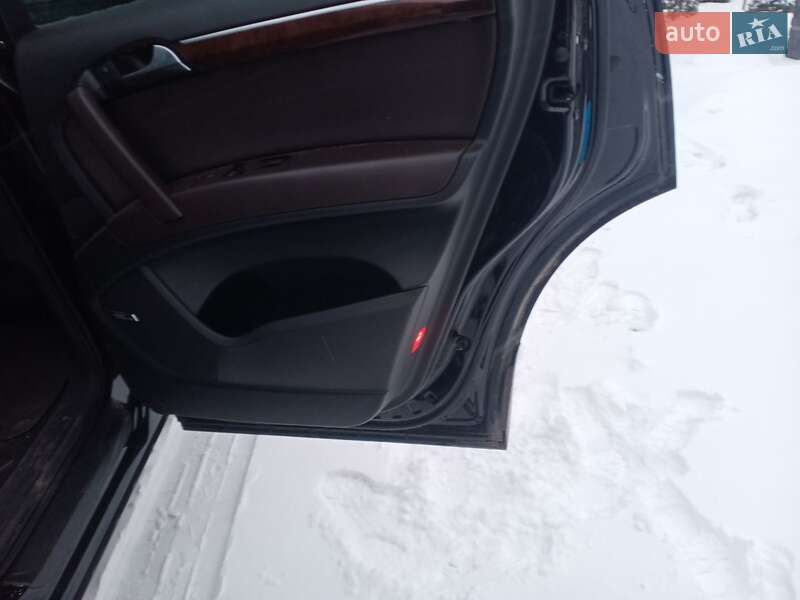 Позашляховик / Кросовер Audi Q7 2011 в Горохові