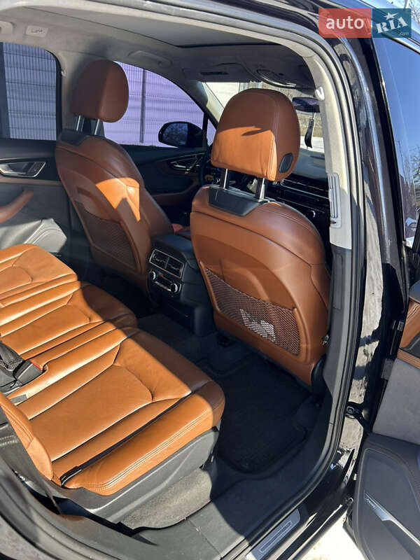 Позашляховик / Кросовер Audi Q7 2016 в Луцьку