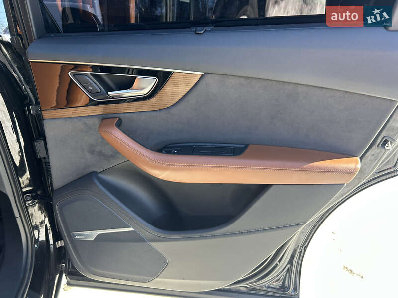 Позашляховик / Кросовер Audi Q7 2016 в Луцьку