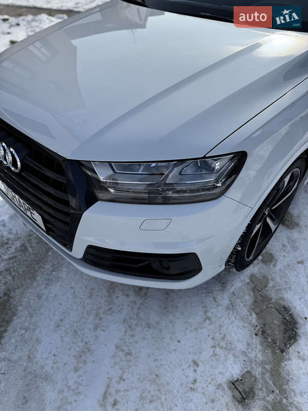 Позашляховик / Кросовер Audi Q7 2017 в Львові