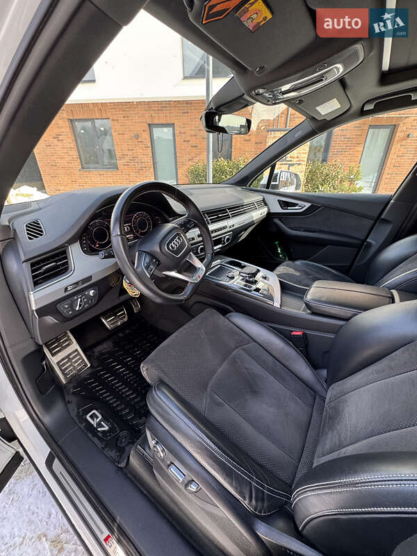 Позашляховик / Кросовер Audi Q7 2017 в Львові