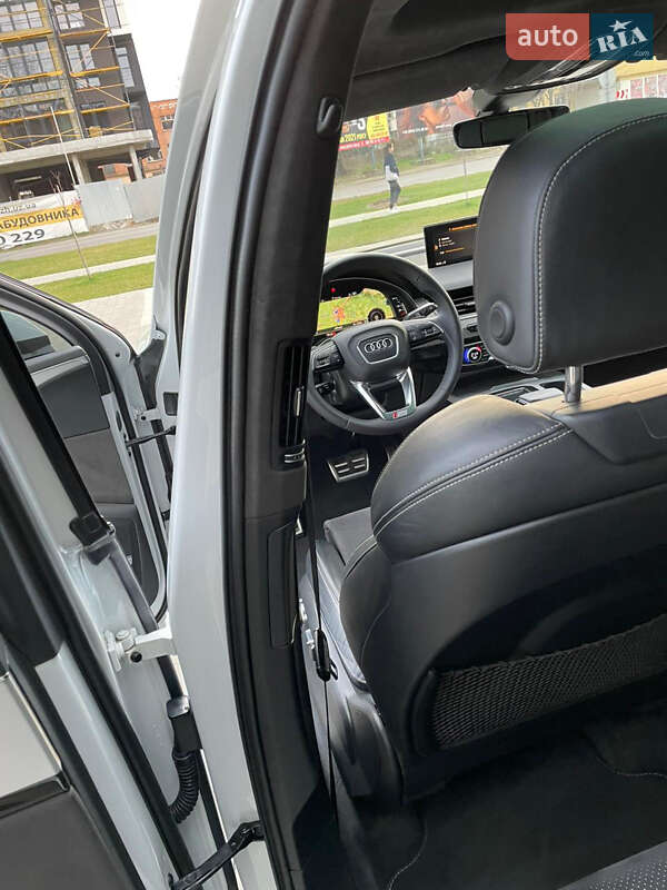 Позашляховик / Кросовер Audi Q7 2015 в Ужгороді