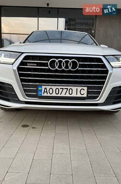Позашляховик / Кросовер Audi Q7 2015 в Ужгороді