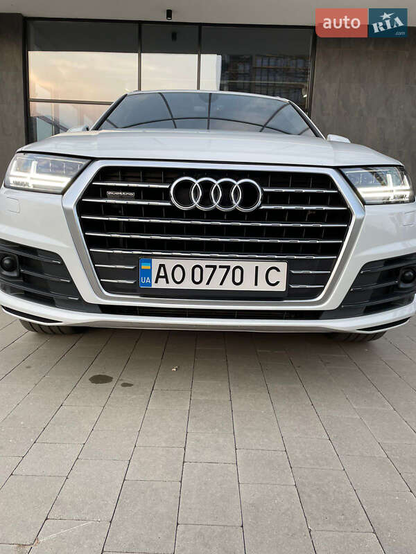 Позашляховик / Кросовер Audi Q7 2015 в Ужгороді