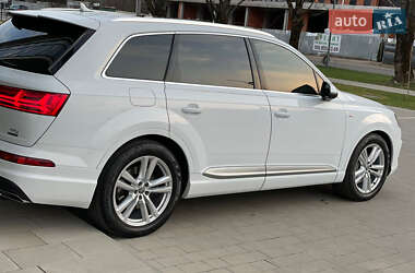 Позашляховик / Кросовер Audi Q7 2015 в Ужгороді