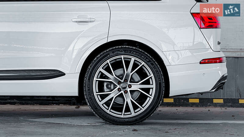 Внедорожник / Кроссовер Audi Q7 2019 в Ровно