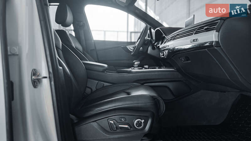 Внедорожник / Кроссовер Audi Q7 2019 в Ровно