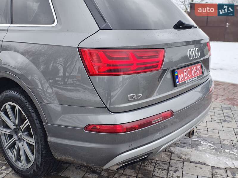 Внедорожник / Кроссовер Audi Q7 2017 в Ровно