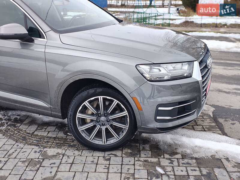 Внедорожник / Кроссовер Audi Q7 2017 в Ровно