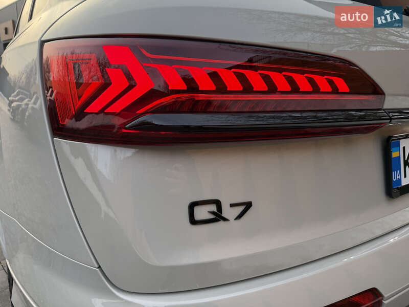 Позашляховик / Кросовер Audi Q7 2023 в Києві