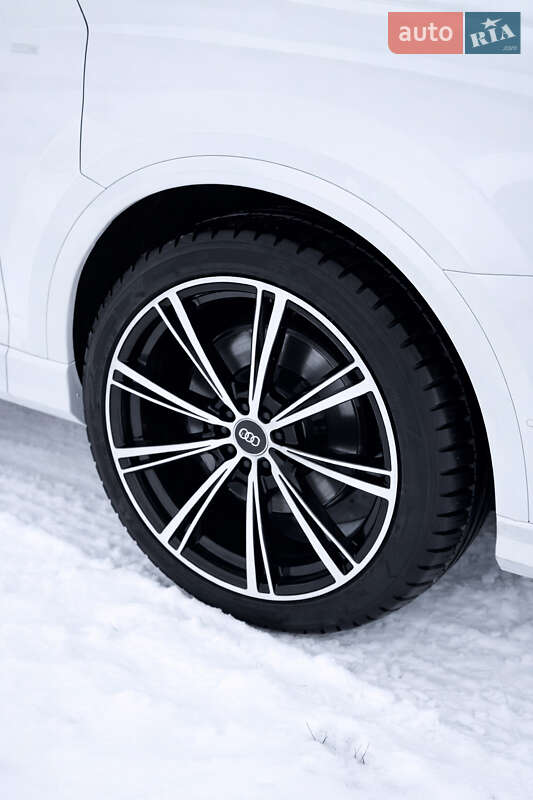 Позашляховик / Кросовер Audi Q7 2020 в Первомайську