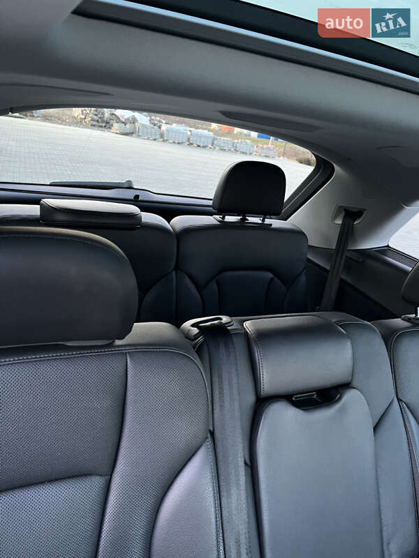 Позашляховик / Кросовер Audi Q7 2016 в Хусті