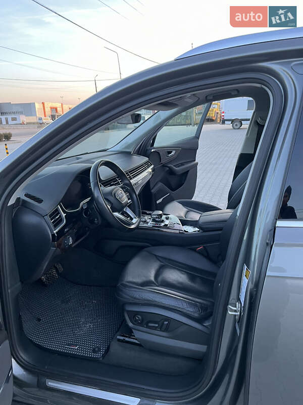 Позашляховик / Кросовер Audi Q7 2016 в Хусті