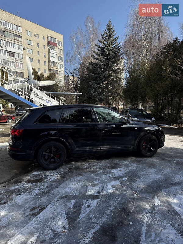 Позашляховик / Кросовер Audi Q7 2018 в Луцьку