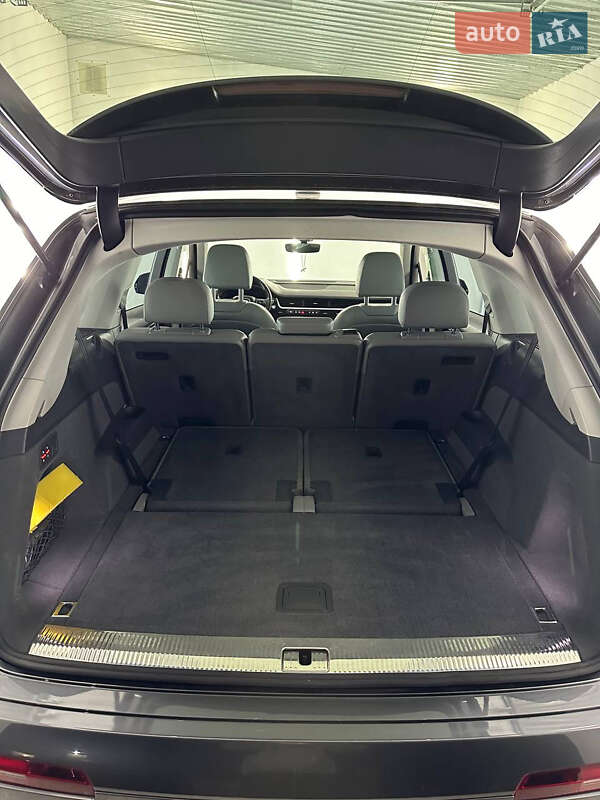 Позашляховик / Кросовер Audi Q7 2018 в Рівному