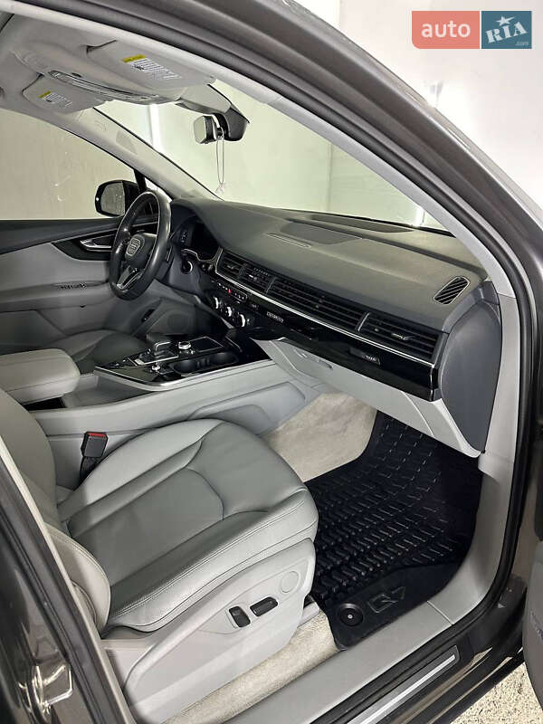 Позашляховик / Кросовер Audi Q7 2018 в Рівному