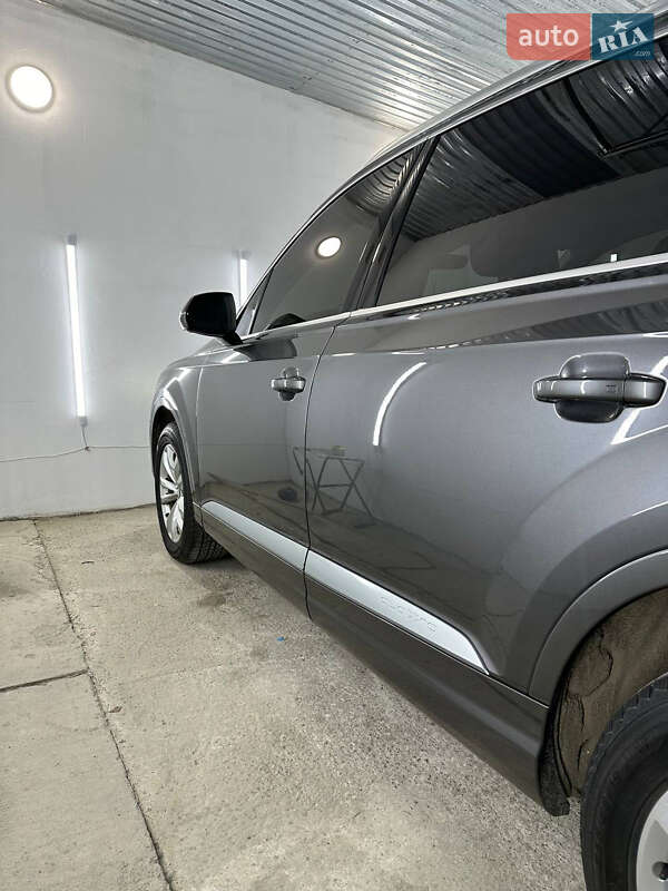 Позашляховик / Кросовер Audi Q7 2018 в Рівному