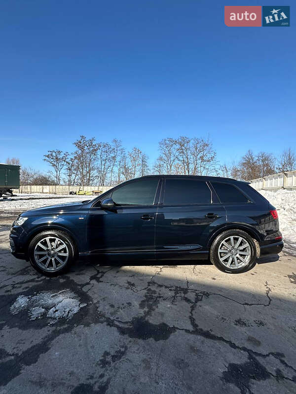 Внедорожник / Кроссовер Audi Q7 2017 в Житомире
