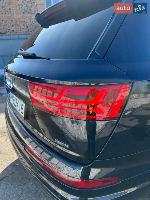 Внедорожник / Кроссовер Audi Q7 2017 в Житомире