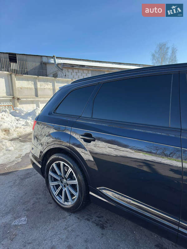 Внедорожник / Кроссовер Audi Q7 2017 в Житомире