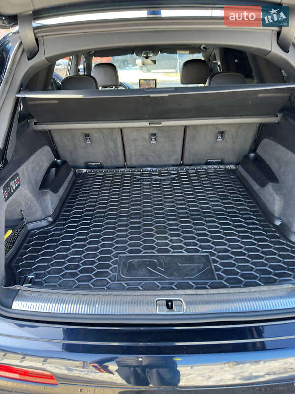 Внедорожник / Кроссовер Audi Q7 2017 в Житомире